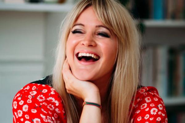 AKO SE NE ŠE*IŠ NEMOJ DA SE BRIJEŠ, PUSTI GRM! Ona je HIT u SVETU, napisala je SEKS i grad za MILENIJANCE