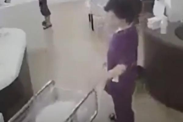 OVA NEODGOVORNA SESTRA NE BI TREBALA DA SE PRIBLIŽAVA BEBAMA! Pogledajte šta je uradila! (VIDEO)