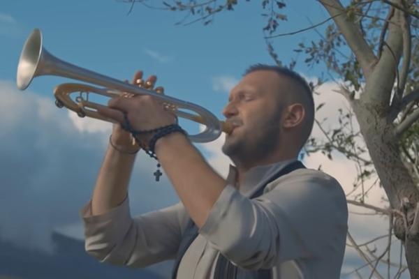 ZBOG STRAVIČNE NESREĆE SURVAO SE U PROVALIJU I UMALO PAO U JEZERO: Završio u bolnici zbog 130 kg,SVE SE PREOKRENULO