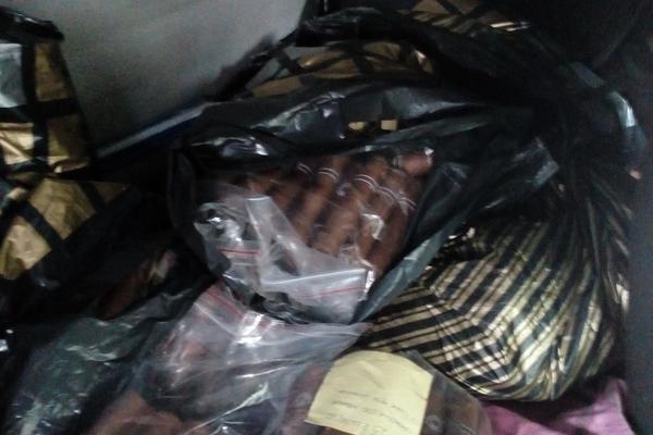 UPRAVA CARINE OBJAVILA SNIMAK! Propao šverc kamiondžije, 500 komada ugurao OVDE, kako mu je sve stalo? (FOTO,VIDEO)