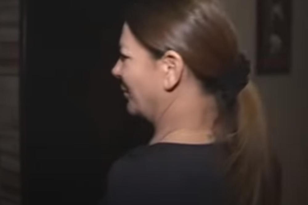 ŽENA POZNATOG PEVAČA NEKADA CRNKA SA TANKIM OBRVAMA U CRNOM KOŽNJAKU! A danas je potpuno NEPREPOZNATLJIVA (FOTO)