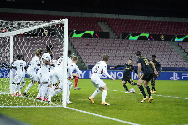 TADIĆEVO 13-MINUTNO BOMBARDOVANJE: Žota Bonito u Bergamu, Liverpul ponizio Atalantu - spektakl u Ligi šampiona!