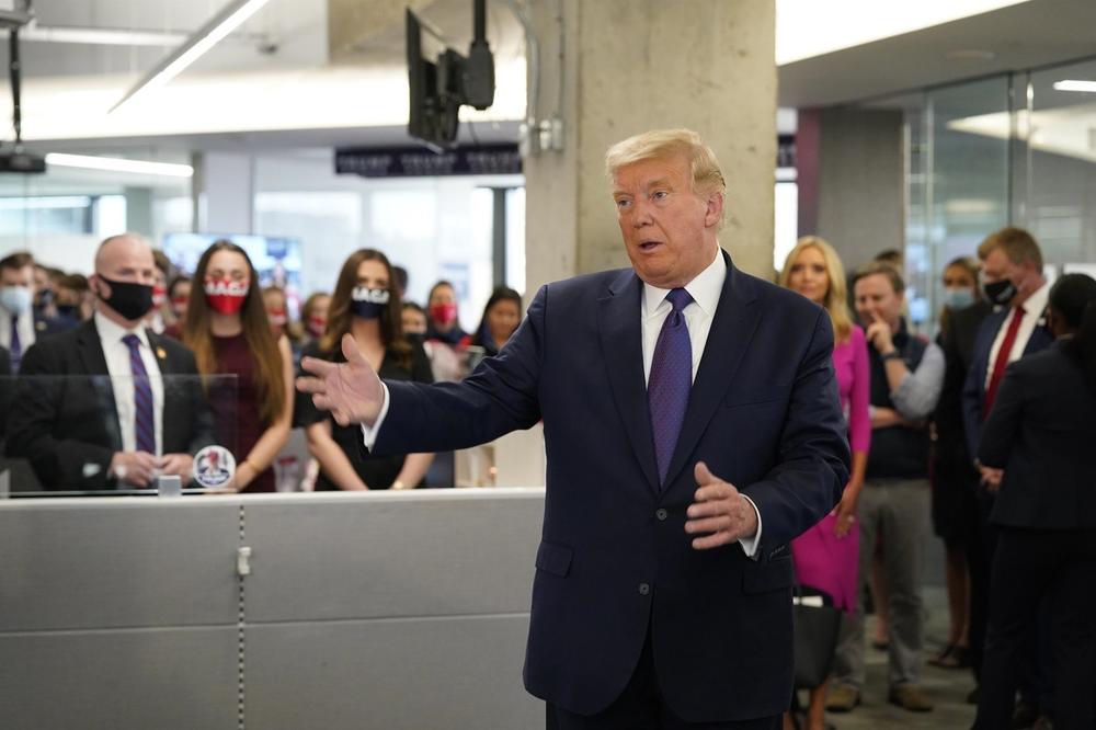 OGLASIO SE DONALD TRAMP! Napisao je samo 2 REČENICE, a njegove pristalice VEĆ SLAVE!