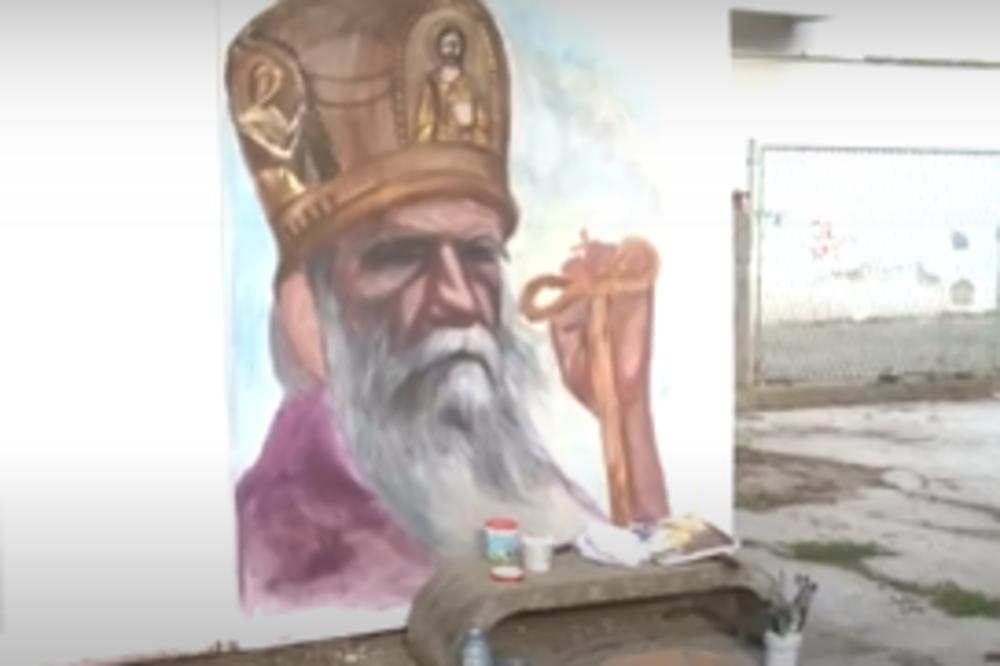 U SLAVU VELIKOM MITROPOLITU: U srpskom gradu osvanuo mural sa likom Amfilohija (VIDEO)