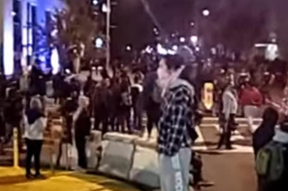 ŽESTOKO U VAŠINGTONU: Demonstracije kod Bele kuće, sukobi s policijom (VIDEO)