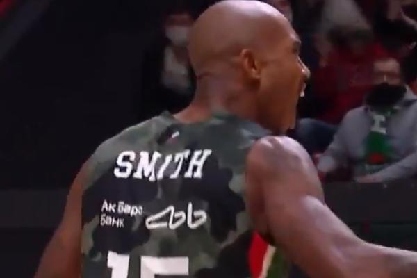 NAJBOLJI TROJKAŠ SVIH VREMENA: Džamar Smit je novi rekorder - dao je više poena za 3 nego za 2!