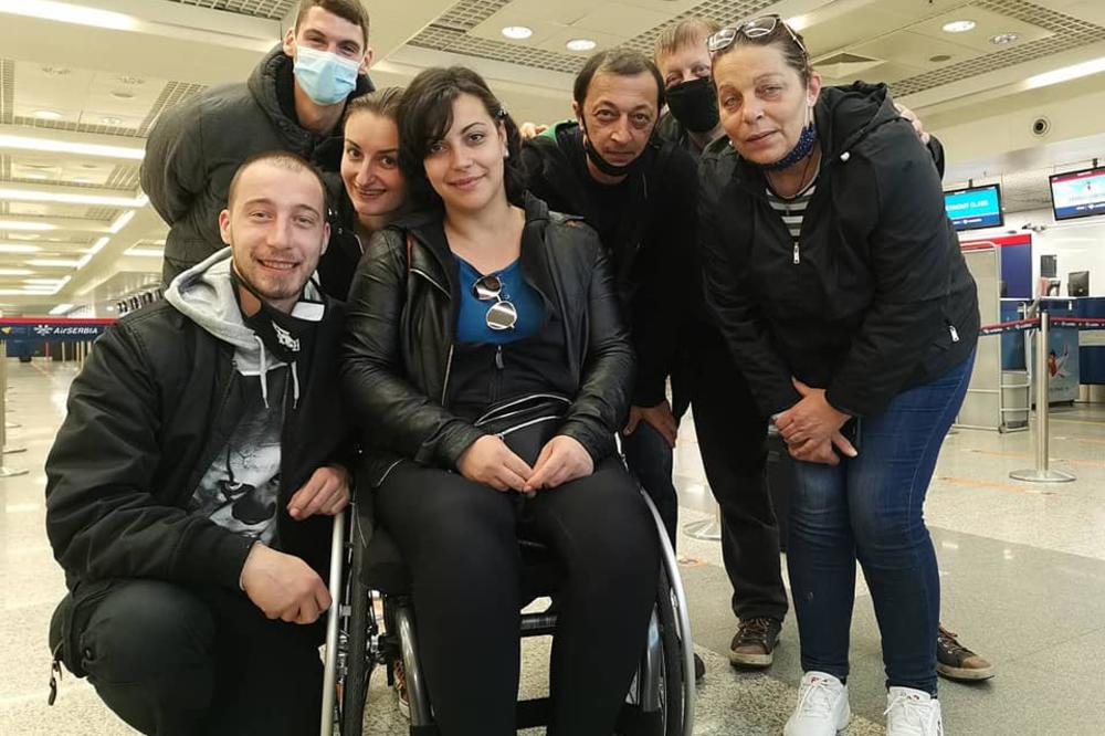 SEĆATE LI SE LEPE MARINE KOJOJ JE DEČKO PUCAO U KIČMU? Juče je objavila jednu veliku pobedu! (FOTO)