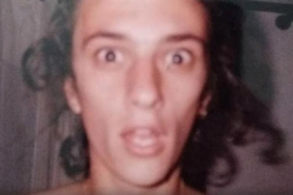 MOŽETE LI DA ZAMISLITE DA JE OVA IZGUBLJENA I BLENTAVA FACA SADA SMRT ZA ŽENE?! Jako je poznat i veliki umetnik!