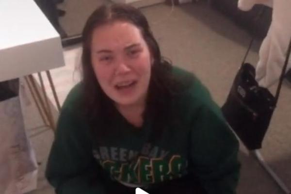 GLUPI JE*ENI RAD KOJI NE SLUŽI NIČEMU! Studentkinja zaboravila da PROMENI NASLOV, kada je poslala RAD bilo je KASNO