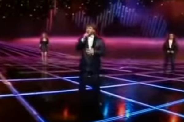 ZVEZDA EVROVIZIJE UMRLA OD KORONE: Svi se sećamo ove njegove pesme! (VIDEO)