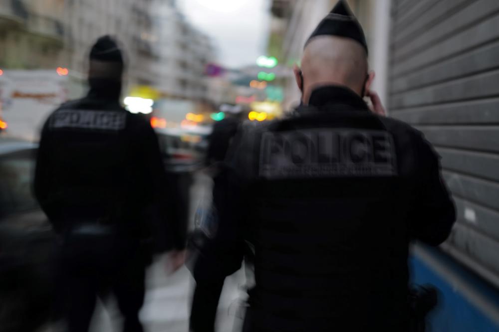 DRAMA ISPRED OSNOVNE ŠKOLE U PARIZU: Policija izašla na ulice, NAORUŽANI MUŠKARAC PRETI LJUDIMA