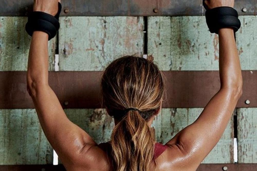 PRELEPA GLUMICA ŠOKIRALA OBOŽAVAOCE: Otkrila sa koliko GODINA je doživela prvi OR*AZAM - ma, daj, NIJE REALNO!