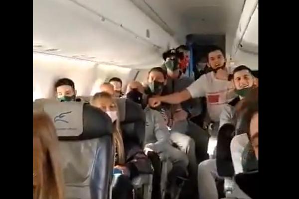 RUKOMETAŠI PROVOCIRALI HIMNOM CRNE GORE: Jaki ste samo u čoporu, lako je vama - skandal u avionu!