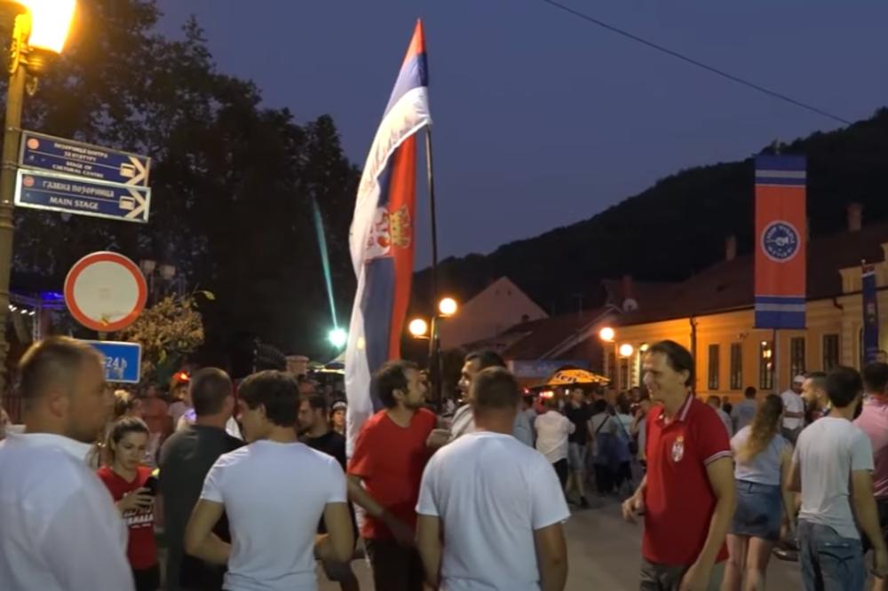 IZRAELKE IZVRĐALE SRBE: Gledaju nas čudno samo zbog ovoga!