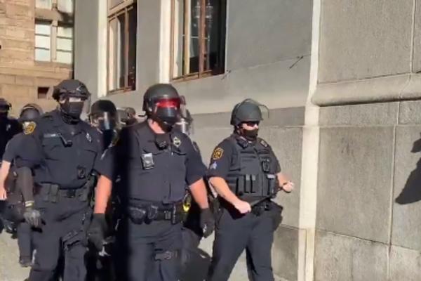 UŽAS U ZAGREBU! Amerikanac vezao brata i izgladnjivao ga sve dok POLICIJA NIJE STIGLA! U dvorištu mu KOPAO GROB!