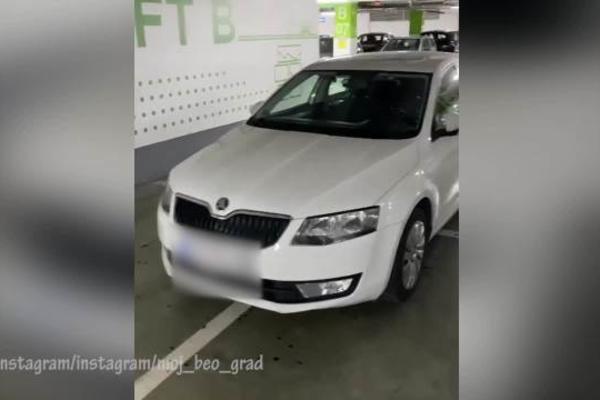 ŠMEKERSKI, NEMA ŠTA! PUNA GARAŽA A ON SAM NA 4 MESTA: Ceo Beograd ga gleda, a u komentarima saveti samo pljušte!