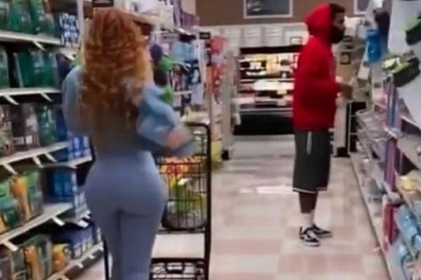 BILI SU U RADNJI A ONDA JE ONA DIGLA MAJICU I POKAZALA IH GOLE CELE, A TEK ON: Snimak nije za maloletne (VIDEO)