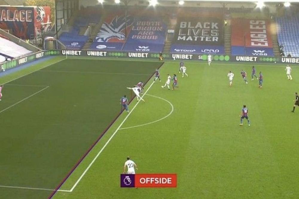 VAR U ENGLESKOJ OPET NAPRAVIO FRKU: Ovo je dosuđeno kao ofsajd! Ljudi gledaju i ne veruju šta se sudi!