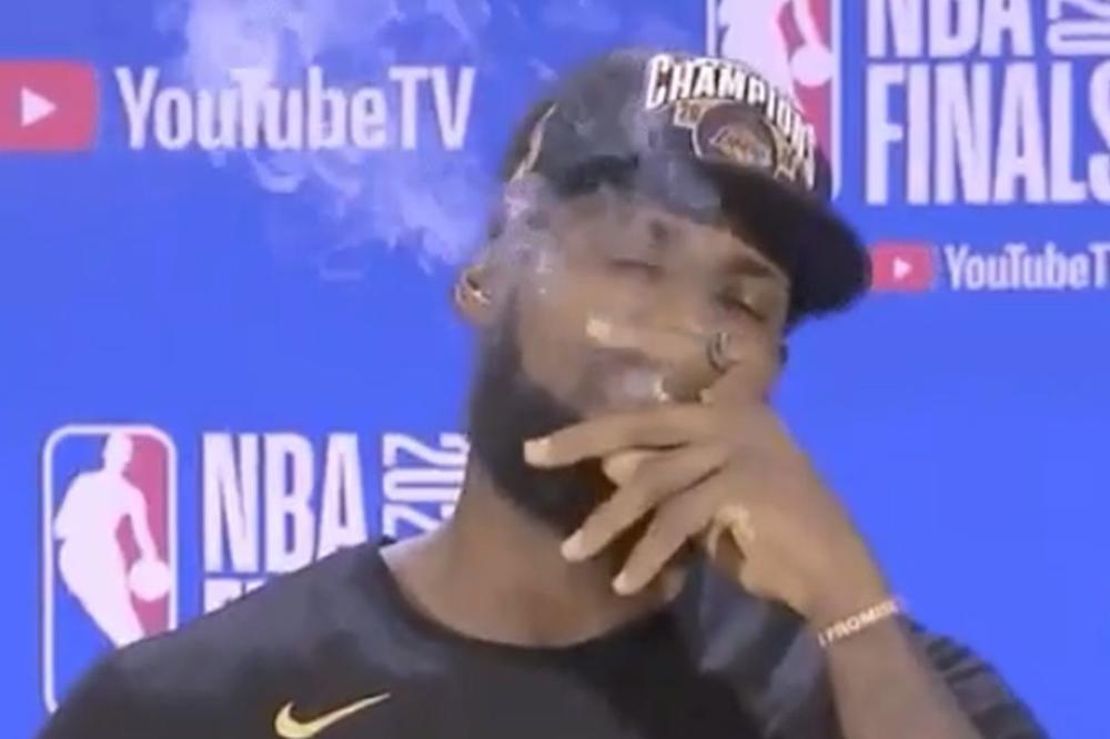 LEBRON PRODUŽIO UGOVOR, NA RAČUN MU LEŽE 85 MILIONA: Evo i do kada će biti igrač Lejkersa!