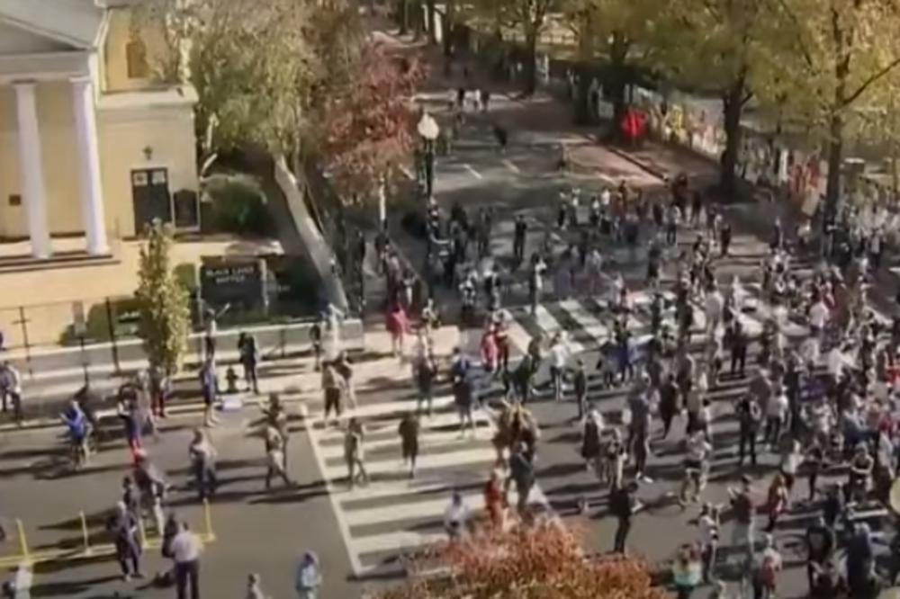 SLAVLJE NA ULICAMA VAŠINGTONA I NJUJORKA, ČUJU SE I TRUBE! Svi slave pobedu Bajdena, niko ne misli na KORONU(VIDEO)