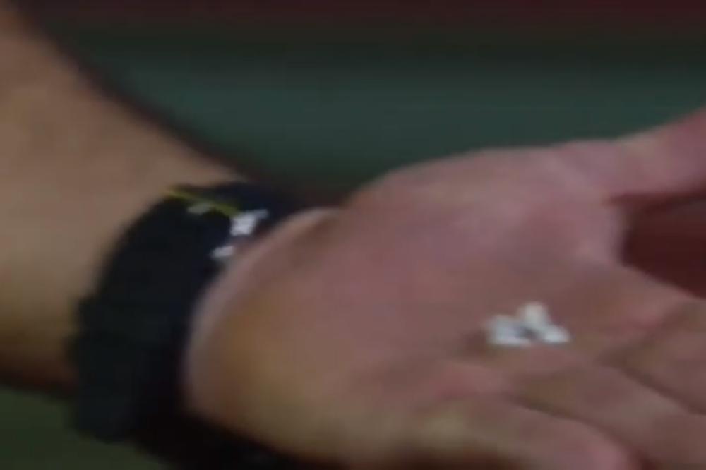 SUDIJA SAKUPLJAO ZUBE PO TERENU: Ovo nema ni u boksu, udarac o kome priča ceo svet! (VIDEO)