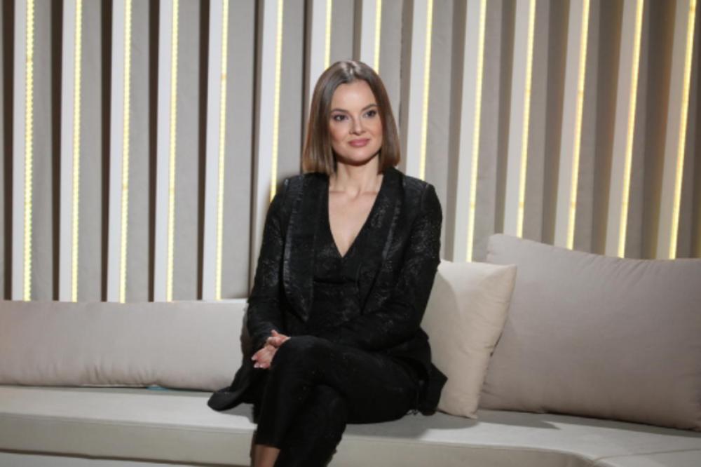 BLEDA, ISCRPLJENA, PODOČNJACI DO PODA, ŠOK: Isplivala fotka Slaviće Ćukteraš BEZ ŠMINKE, uopšte ne liči na sebe!