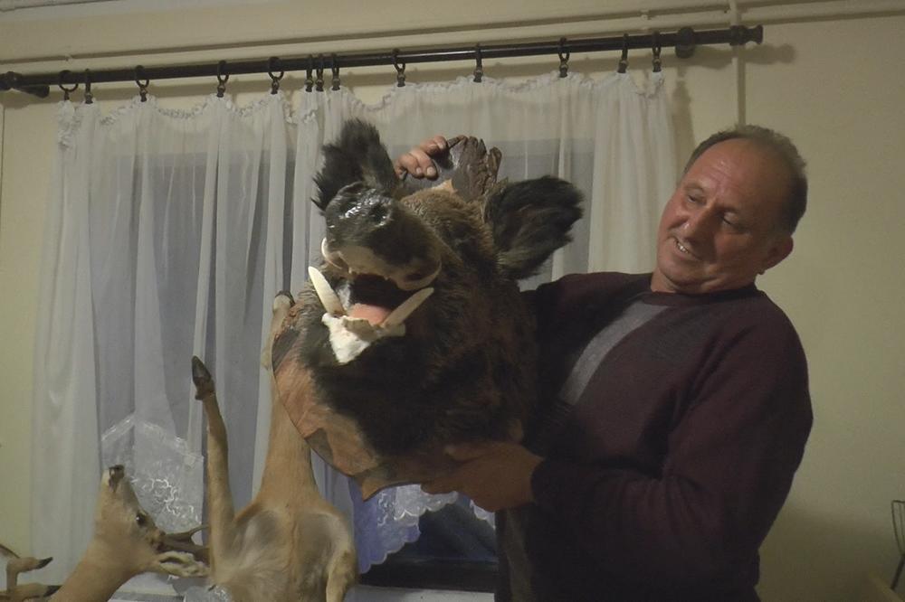 ČOVEK MI JE DONEO PITONA DUGOG 12 METARA! Gradimir ima NAJNEVEROVATNIJU priču u celoj Srbiji! (FOTO)