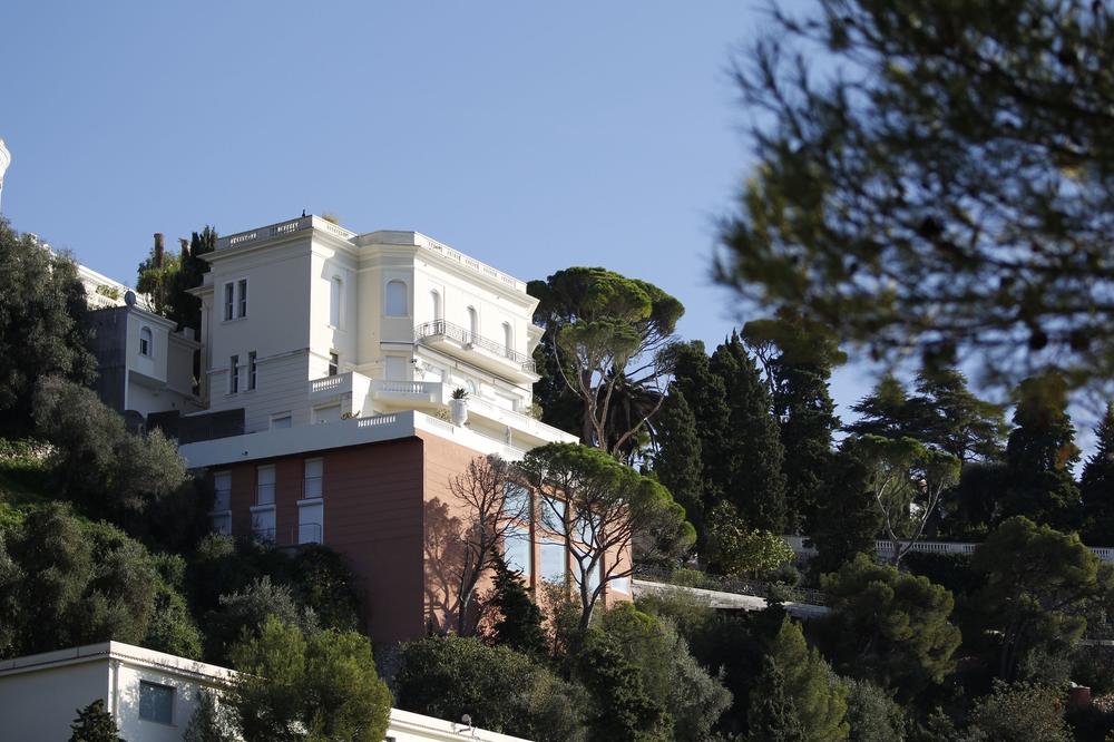 OMILJENI GLUMAC IMA NAJLUKSUZNIJU KUĆU! Sve je raskošno i bogato: On baš zna da živi na nivou!