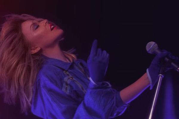 LEGENDARNA POP PEVAČICA OBJAVILA NOVI ALBUM USRED KORONE: Koga ovo DANAS uopšte može da ZANIMA? (VIDEO)