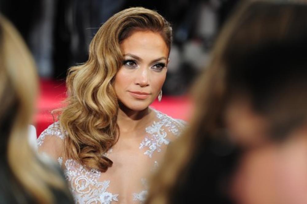 HOLIVUD NA NOGAMA! SVETSKU PEVAČICU SUPRUG VARA SA RIJALITI ZVEZDOM?! Ona preduzela sve mere da sačuva BOGATSTVO!