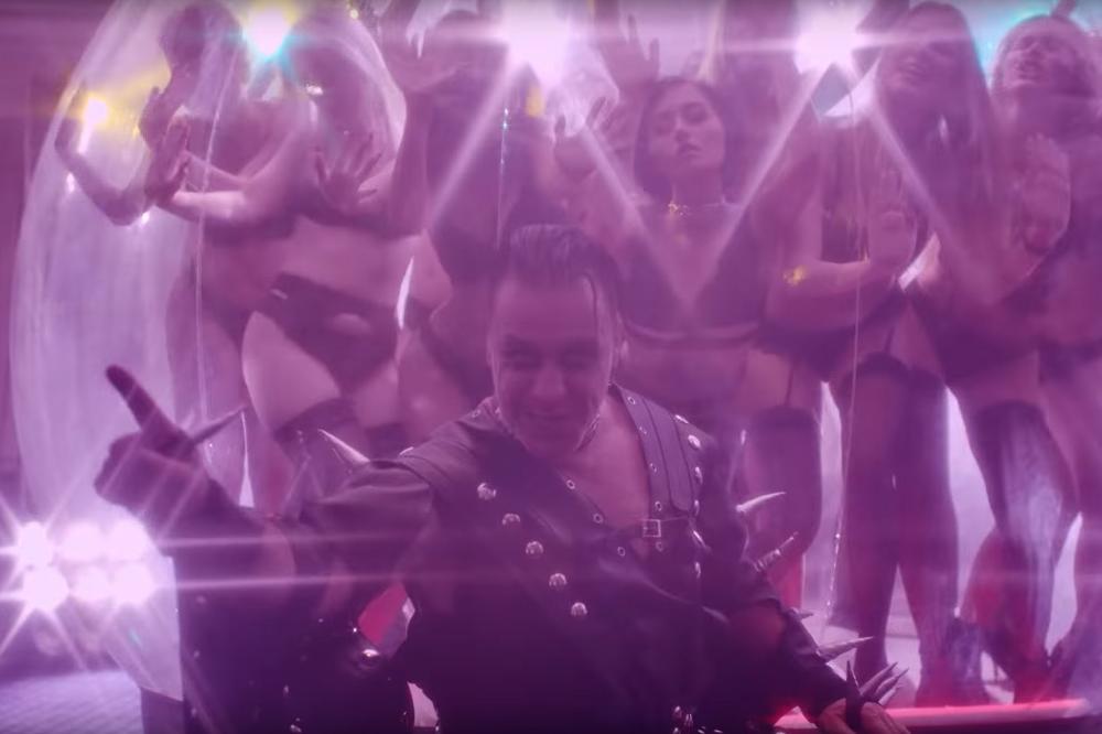 ČUVENI SVETSKI ROKER  POSETIO SRBIJU OVIH DANA, A NIKO GA NIJE PROVALIO: Da li ste ga možda VIDELI na ULICI? (FOTO)