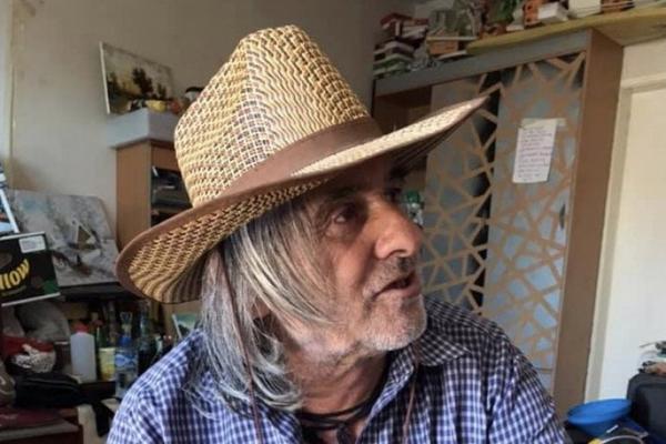 OVO JE ČOVEK ZBOG KOJEG SU POLUGOLI BEOGRAĐANI ČEKALI U REDU: Pohrlili kod nadrilekara po izlečenje (FOTO)