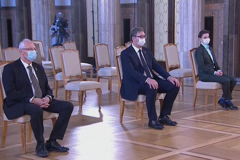 PRESEDNIK I PREMIJERKA PREDSEDAVAJU SEDNICOM DRŽAVNOG VRHA! Tiče se vakcinacije