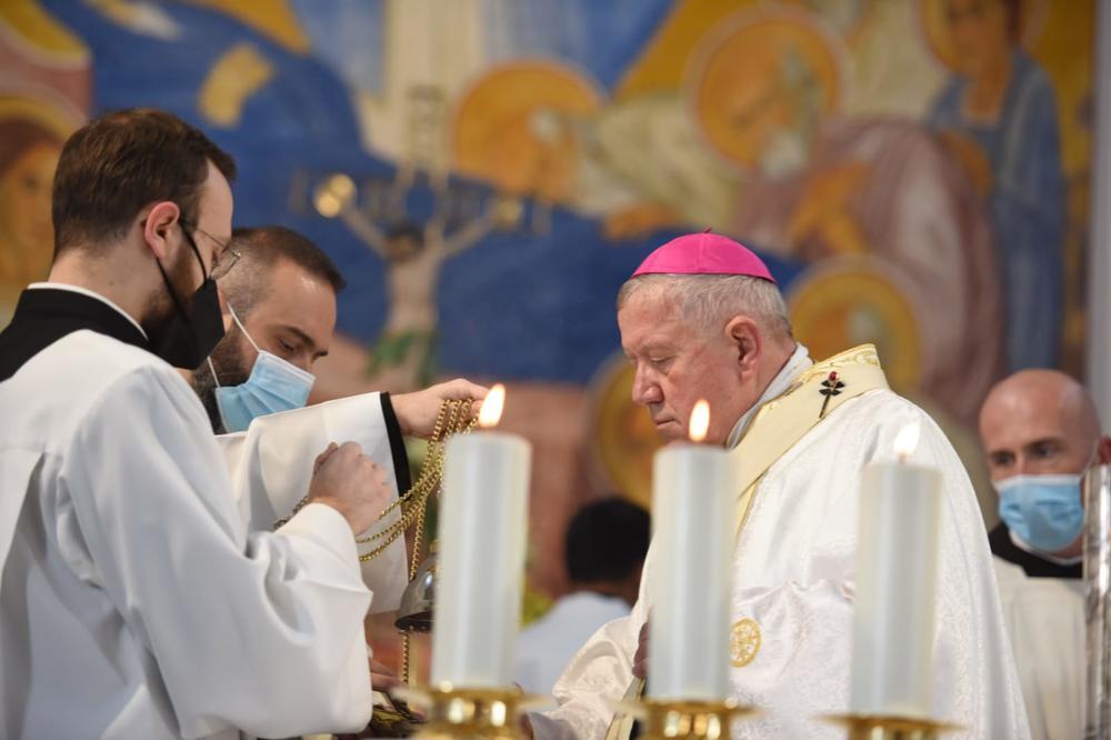 DUPLO SLAVLJE, VELIKI DAN ZA NADBISKUPA: Hočevar proslavio 75. rođendan i 20 godina službe u Beogradu (VIDEO)