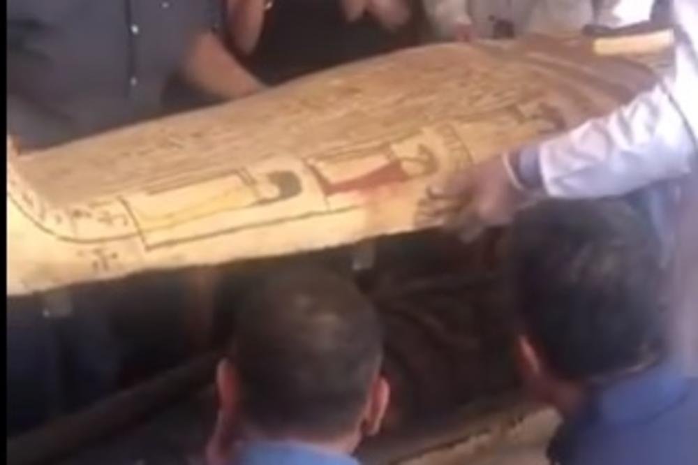 OVO JE GENIJALNO: Otvoren 1 od 59 KOVČEGA starih 2.600 godina! Pronađeni u PODZEMNOM GRADU MRTVIH u EGIPTU (VIDEO)