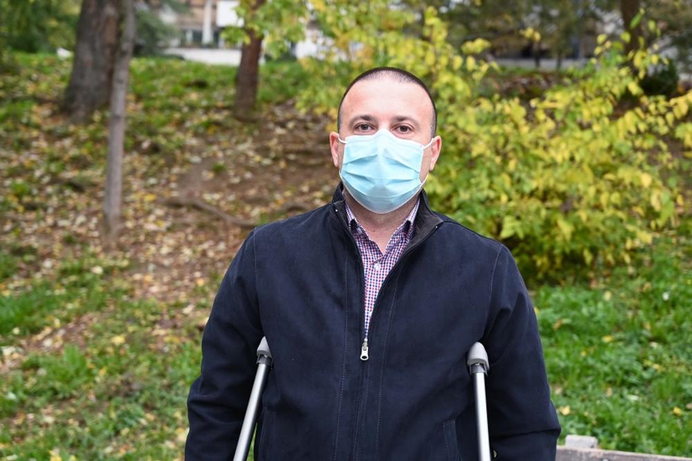 OVO JE POLICAJAC KOGA JE VUČIĆ ODLIKOVAO: Huligani su ga zasipali kamenicama, sada ima JEDNU VAŽNU PORUKU!