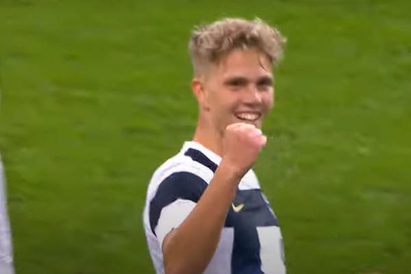 UPAMTITE OVOG DEČKA: Klinac debitant ispalio projektil u mrežu svetskih prvaka usred njihove kuće! (VIDEO)