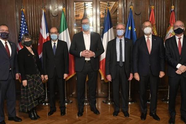 VUČIĆ DANAS NA VAŽNOM SASTANKU: Ugostio više važnih ambasadora iz sveta, kao i Fabricija! (FOTO)