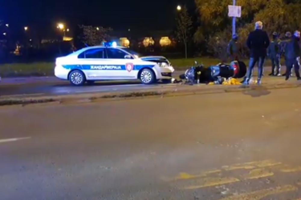 U NOVOM SADU DESILA SE FILMSKA POTERA! Pijan bežao motorom od patrole, pa se ZAKUCAO U VOZILO ŽANDARMERIJE (VIDEO)