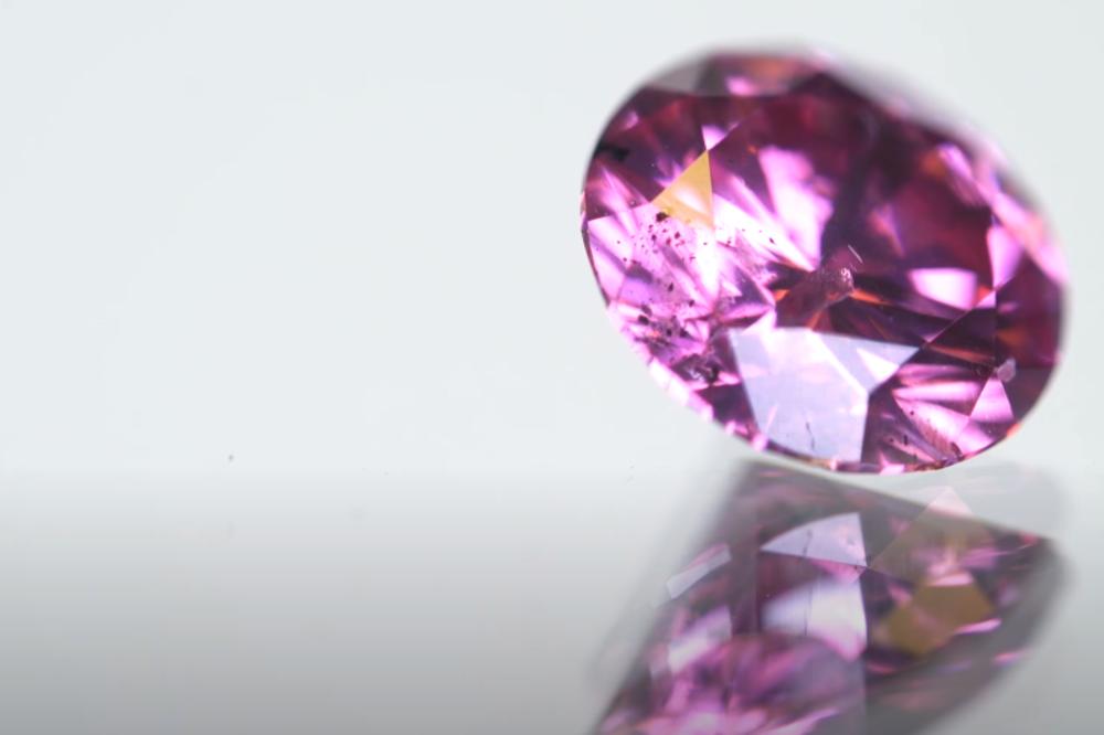 PRODAT JE NAJREĐI DIJAMANT NA SVETU, a nikad ne biste pogodili KOLIKO KOŠTA!