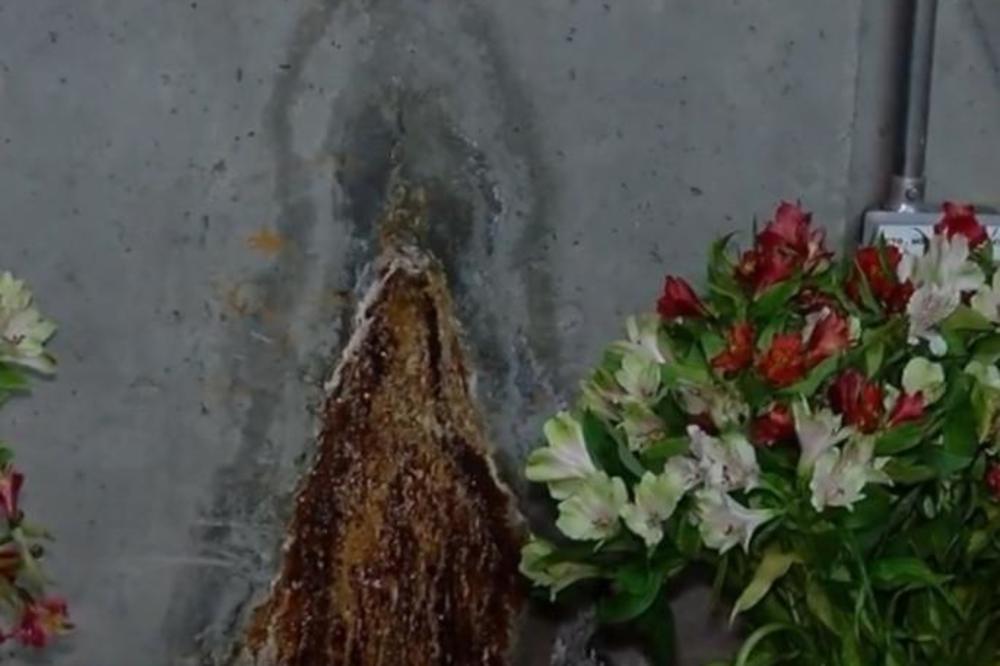 ZNAK OD BOGA NA ZIDU PEKARE! Vernici ugledali oslikanu DEVU MARIJU, svi trče u ovu pekaru i mole se! (VIDEO)