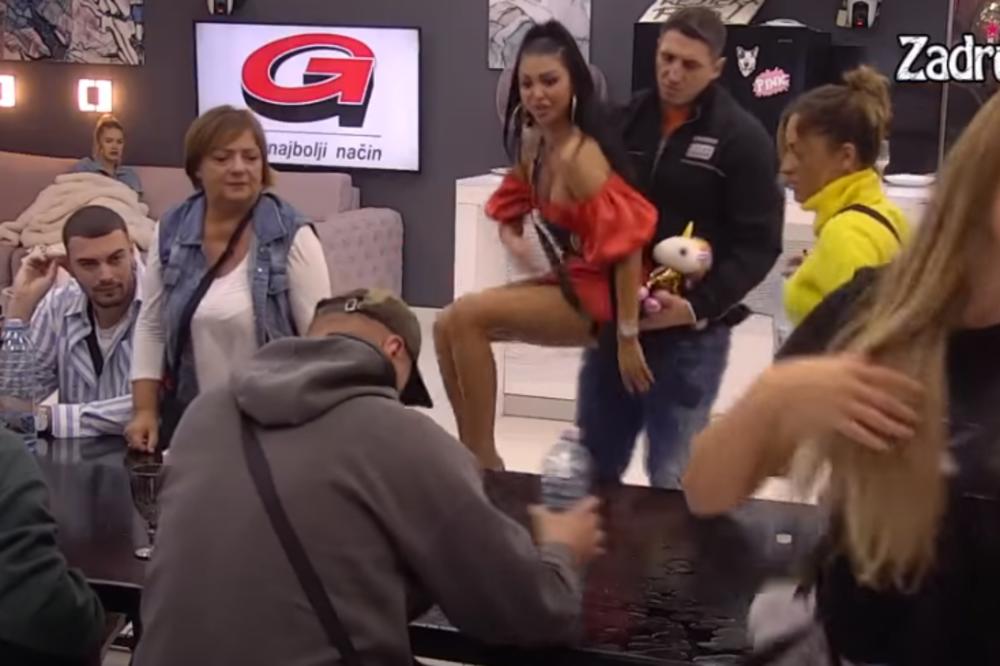 TAKI PRIJAVLJUJE JANJUŠA POLICIJI ZBOG INCIDENTA: Sad ću da razbijem TELEVIZOR, na lekovima sam za smirenje