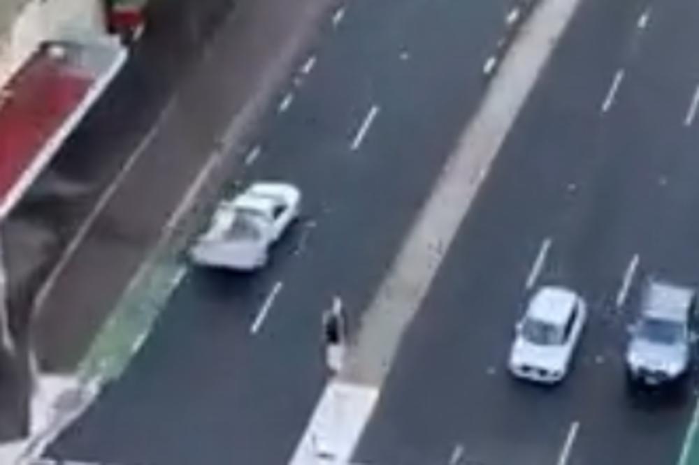 ŠTA SE DESI KAD ŽENA POTPUNO POBESNI, A ZA VOLANOM JE: Gledate na sopstvenu odgovornost! (VIDEO)