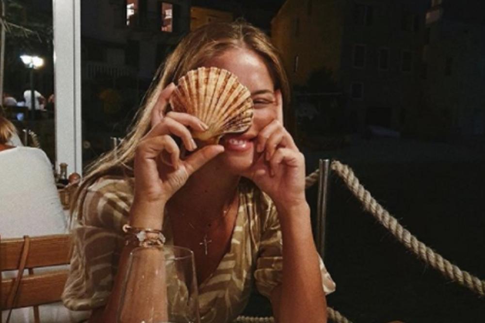 ŽENA FUDBALERA OBJAVILA SLIKU BEZ ŠMINKE: Drukčija je od drugih! Ne objavljuje golišave slike, pa čak ni u bikiniju