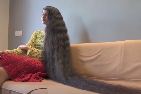 OVA ŽENA IMA NAJDUŽU KOSU NA SVETU: Kada čujete zašto se nikada nije ošišala, sledićete se u mestu (VIDEO)