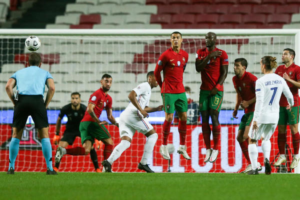 KANTE SRUŠIO EVROPSKOG ŠAMPIONA: Ronaldo ostao bez pehara, novi Ibra preslišao Hrvate! (VIDEO)