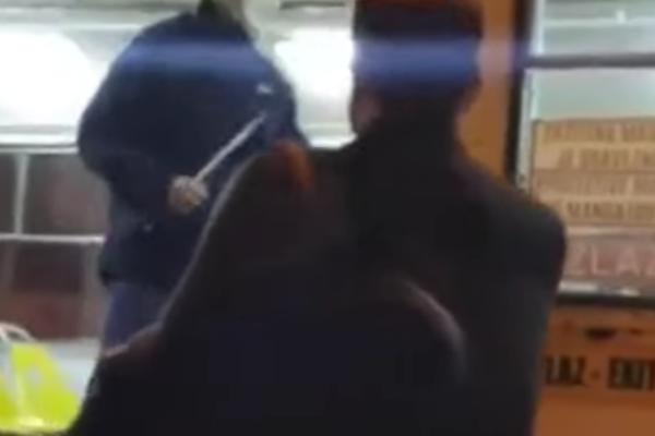 ŠORKA U TRAMVAJU: Potukli se migranti i građani, policija stigla PREKASNO! (VIDEO)