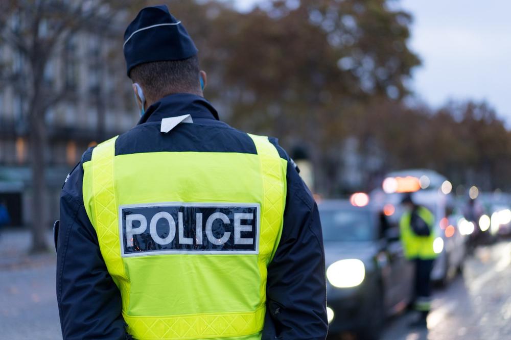 DRAMA U PARIZU: Policajac izboden nožem, traga se za počiniocem