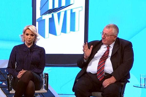 DA LI JE MOGUĆE DA JE ŠEŠELJ OVO URADIO USRED EMISIJE: Slika se širi, svi je dele, pogledajte dobro! (FOTO)