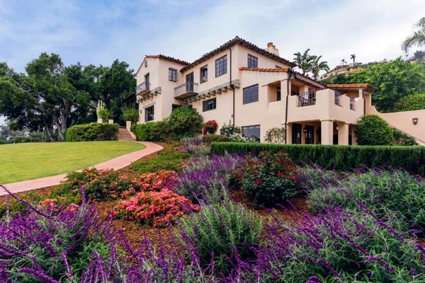 STO MU GROMOVA,OVAKVO IMANJE NEMA NI U FILMU! U ovom RAJU okruženom hrastovima,živi poznati par: ZASTAJE DAH!(FOTO)